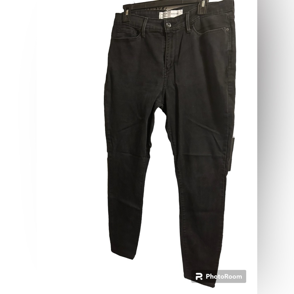 Signature Levi Strauss Black Mid Rise Skinny 32 x 30